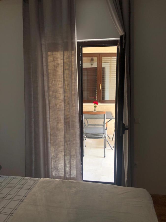 Apartman Ana Vrlika Eksteriør bilde