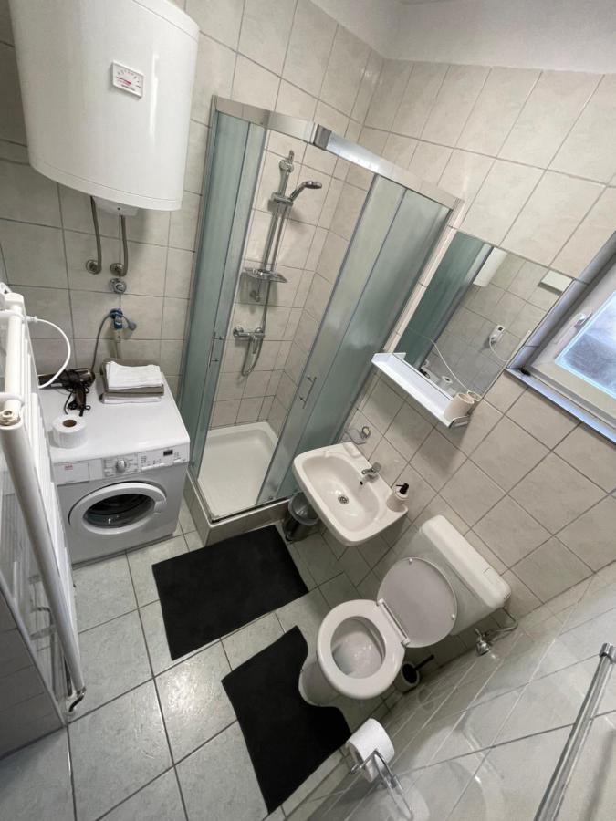 Apartman Ana Vrlika Eksteriør bilde