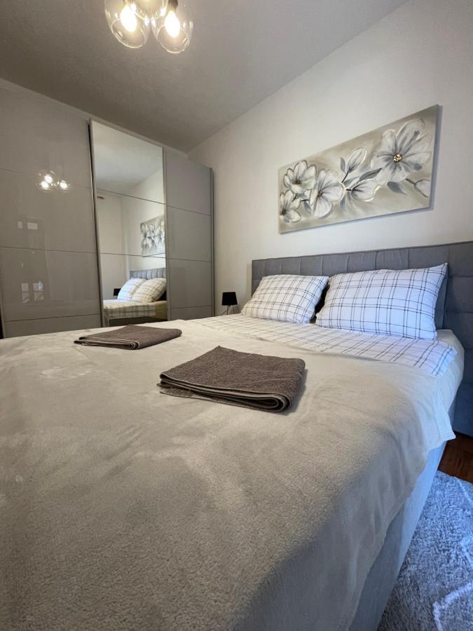 Apartman Ana Vrlika Eksteriør bilde